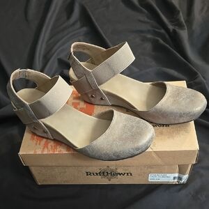 NWOT Ruff Hewn Tan Sandals with Ankle Strap and Wedge Heel